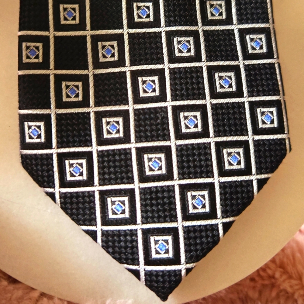 DONALD J TRUMP Signature Collection  100% Silk